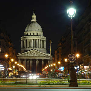 Noční pohled na Pantheon
