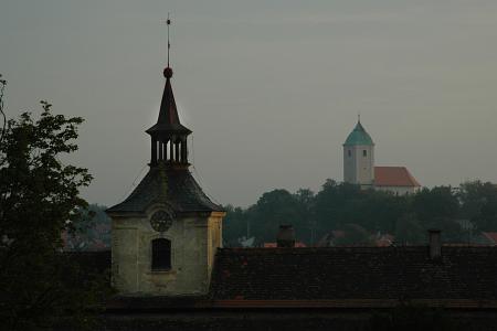 Věžička Plumlovského zámku a kostel
